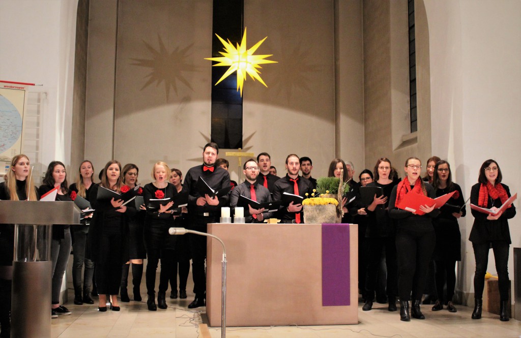 Mittendrin beim Weihnachtskonzert der Nachwuchschöre am 22. Dezember 2019. (Foto: Tanja Heier)