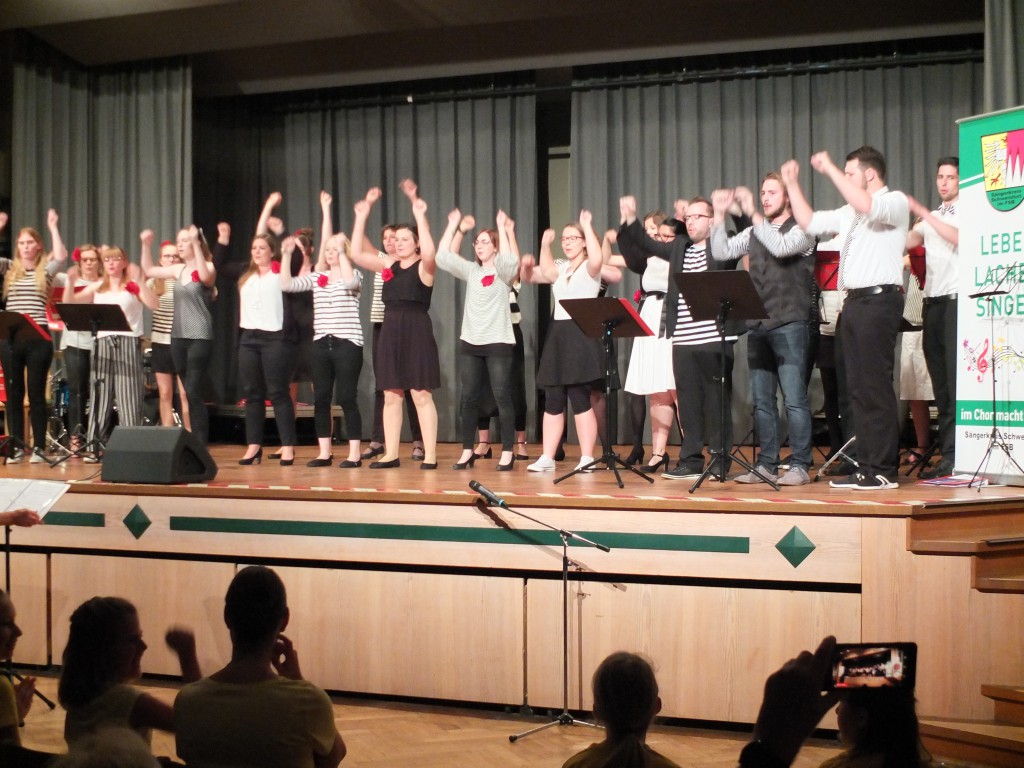 Mittendrin beim Jubiläumskonzert der Chorjugend am 1. Juni 2019 in der Oskar-Herbig-Halle. (Foto: Wolfgang Klemm)